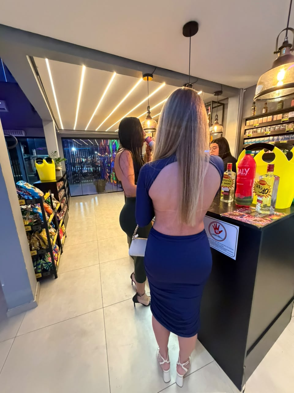 Arte neon do CM Bebidas