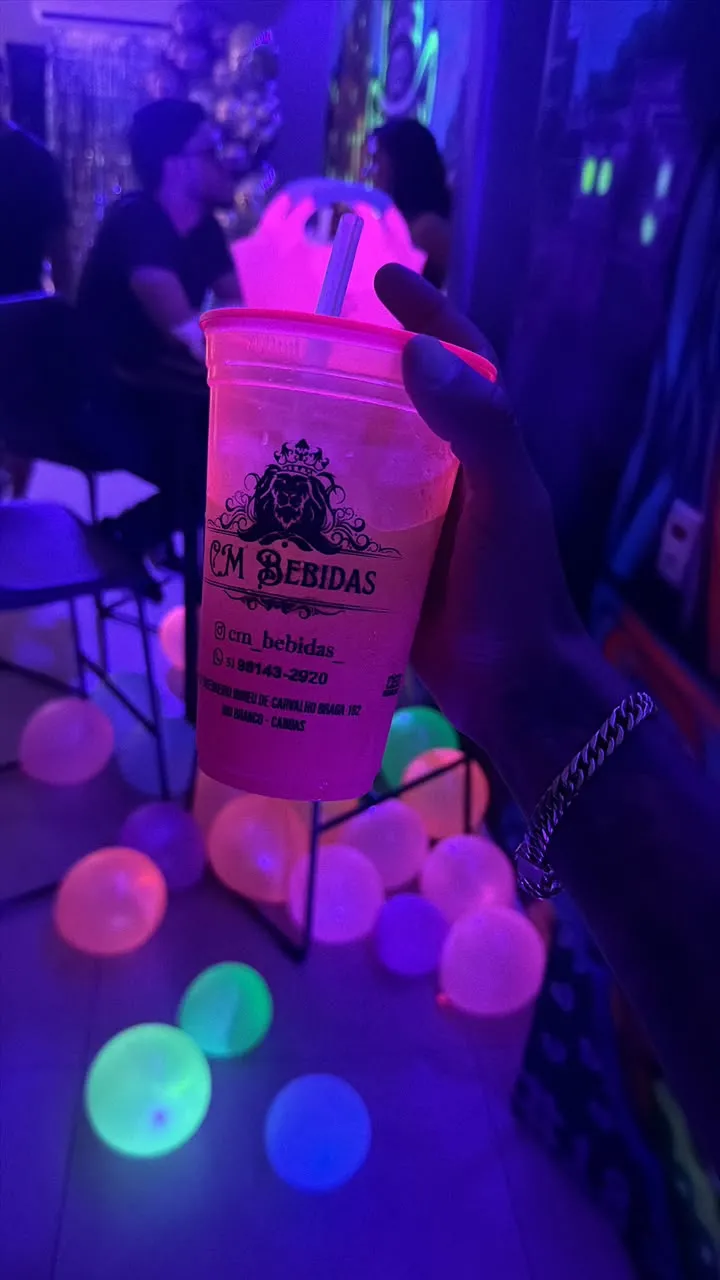 Drink personalizado em uma comemoração no CM Bebidas